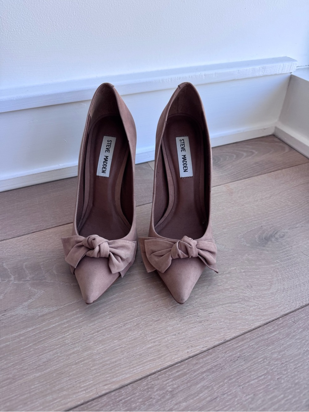 Steve Madden Beige Bow Pointed-Toe Pumps